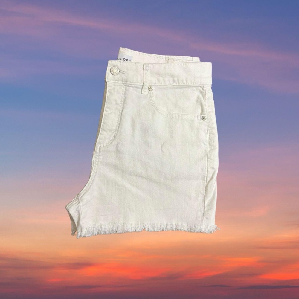 LOFT White Denim Frayed Hem Shorts | Size 6 / 28
